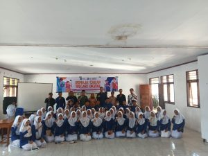 Foto : Bersama Subdit V Tipidsiber Ditreskrimsus Polda Gorontalo, bersama Peserta Sosialisasi Siswa-Siswi SMK Teknologi Muhammadiyah Limboto.
